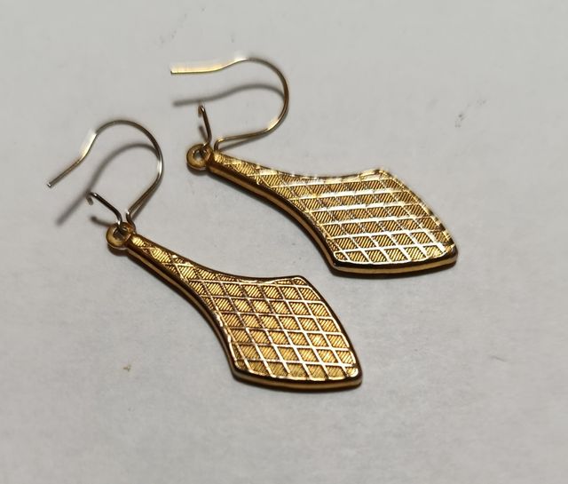 Pendientes dorados antiguos