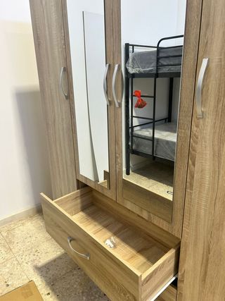 ARMARIO DE 4 PUERTAS 
