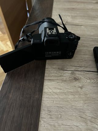 Cámara Canon EOS M50 con 2 objetivos