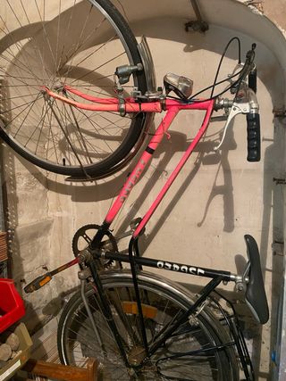 Bicicleta antigua color rosa