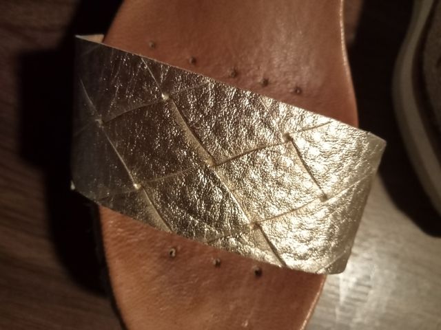 Sandalias Geox doradas cuña esparto