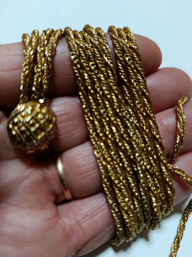 Collar dorado trenzado