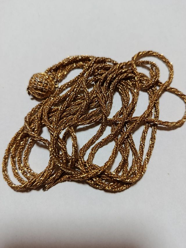 Collar dorado trenzado