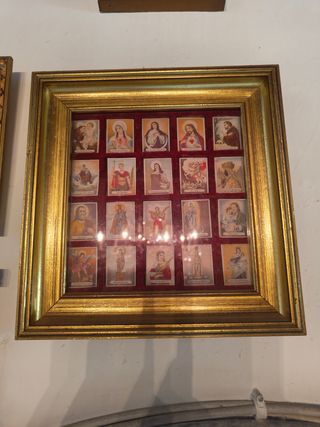 Cuadro vintage con 20 estampas religiosas