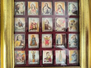 Cuadro vintage con 20 estampas religiosas