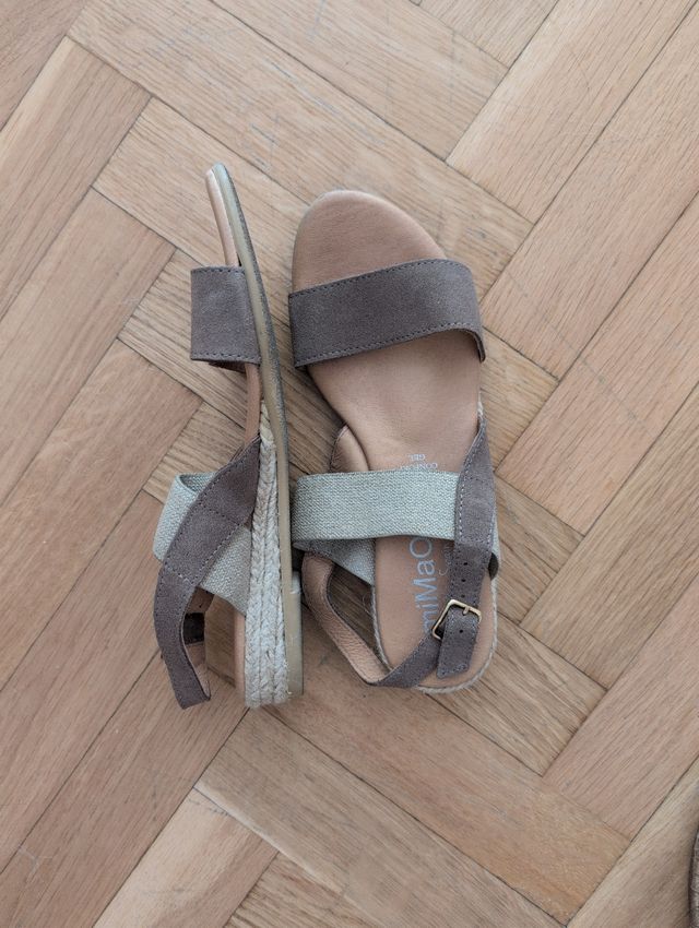 Sandalias variadas que tallan pie 36