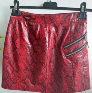 5 Faldas Bershka - Marrón y Rojo