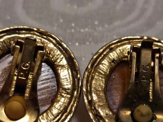 Pendientes clips Purificación García dorados.