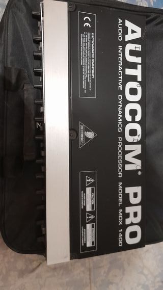 Behringer Multicomp. Compresor rack