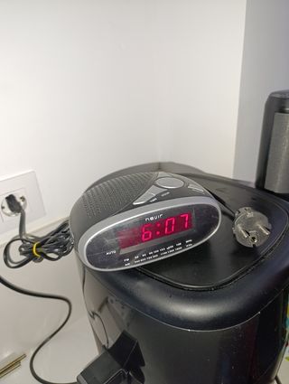 Radio Reloj Despertador Nevir