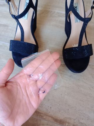 Zapatos cuña negros brillantes