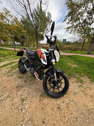 KTM Duke 125