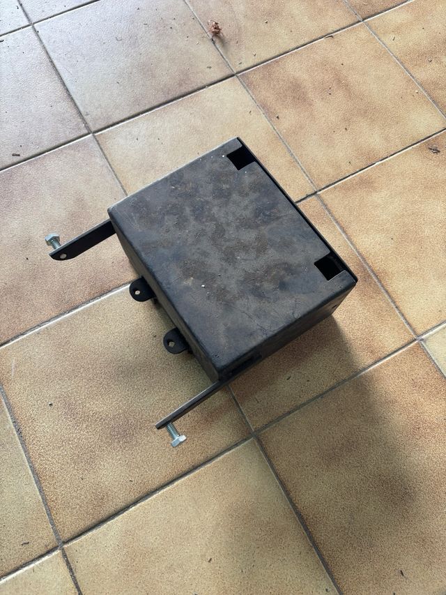 Caja batería BMW cafe racer