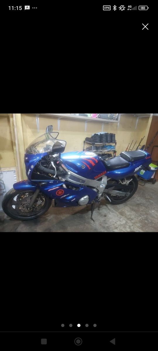 Yamaha FZR Moto