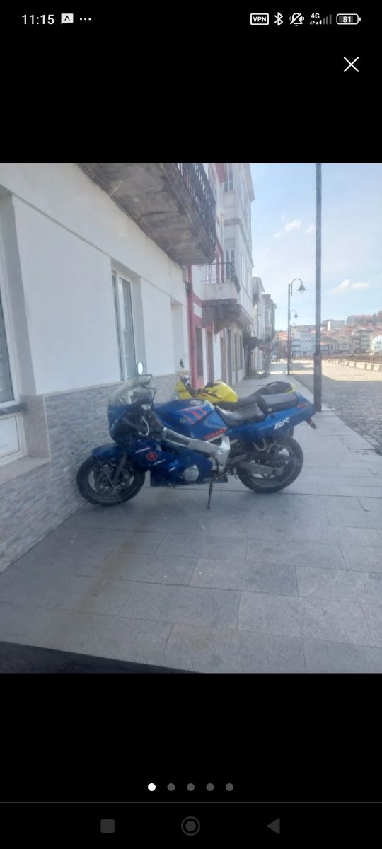 Yamaha FZR Moto