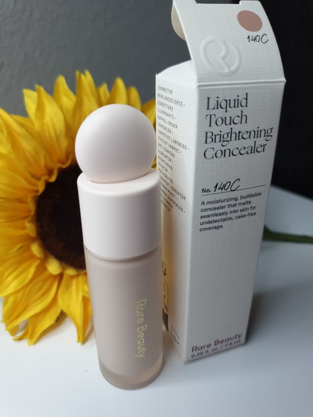 Rare Beauty Correttore Illuminante 140C