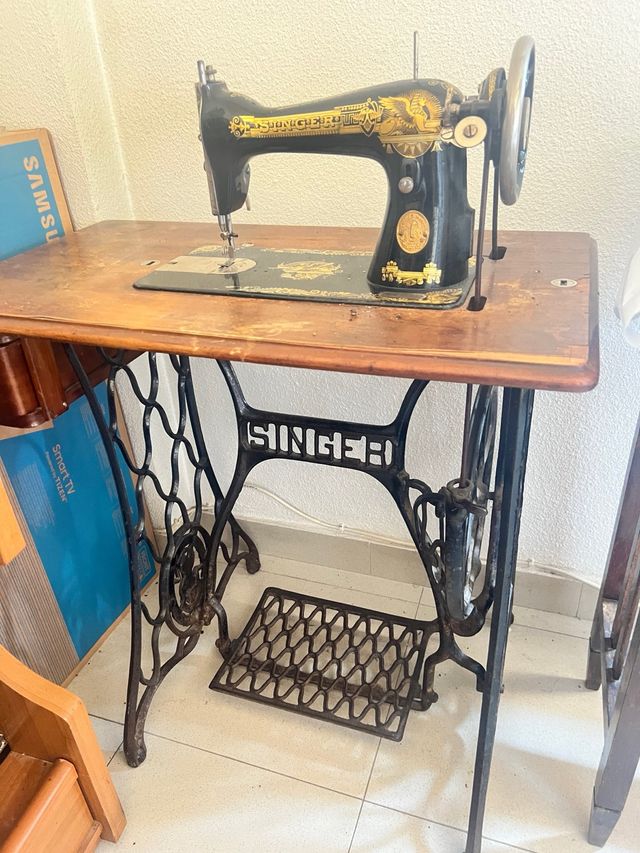 Máquina de coser Singer Antigua