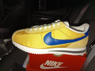 Zapatillas Nike Cortez Amarillas y Azules de segunda mano por 60 EUR en  Mollet del Vallès en WALLAPOP