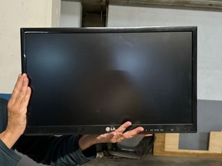 TV LG 16" negra: TV de sobremesa