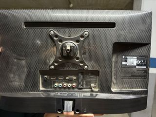 TV LG 16" negra: TV de sobremesa