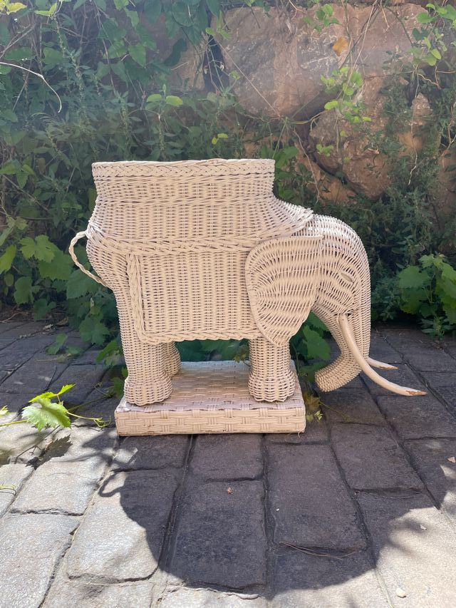 Elefante vintage de vime tecido lacado
