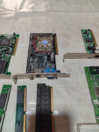 Tarjetas gráficas ATI + memorias RAM