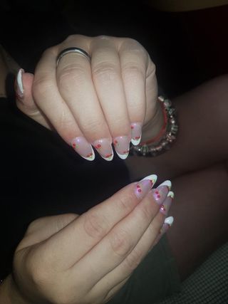 Uñas acrílicas con cerezas