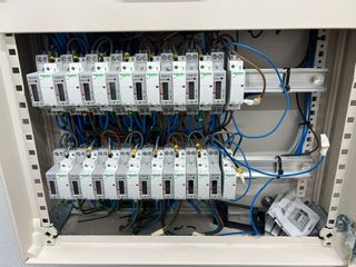 Electricista titulado: Económico