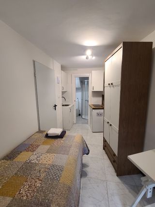 Habitación con baño y cocina - Alquiler