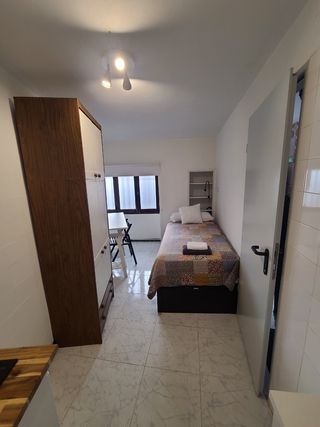 Habitación con baño y cocina - Alquiler