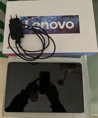 Tablet Lenovo Tab B11 negra con protector