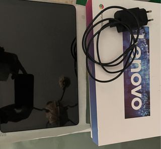 Tablet Lenovo Tab B11 negra con protector