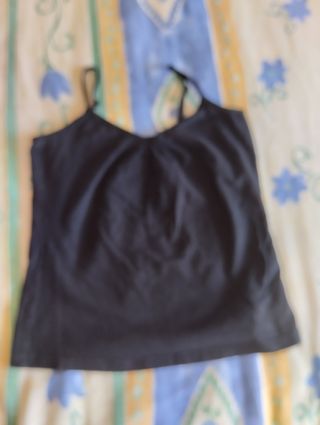 2 Camisetas tirantes mujer M-L 4€ unidad