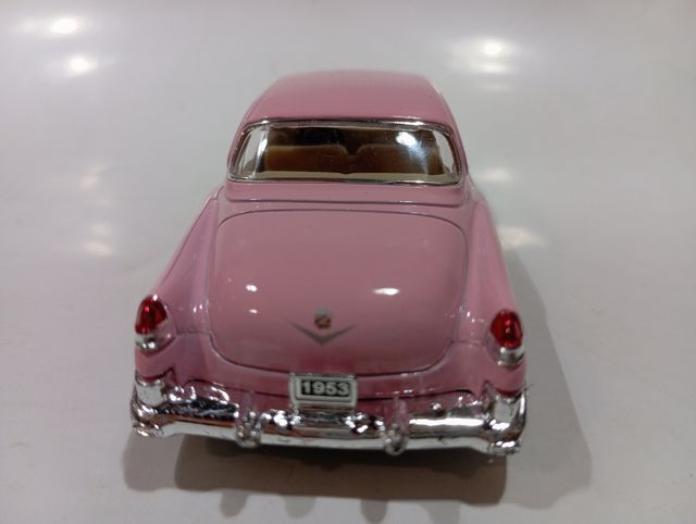 Cadillac  series 62 de 1953  a escala 1:43