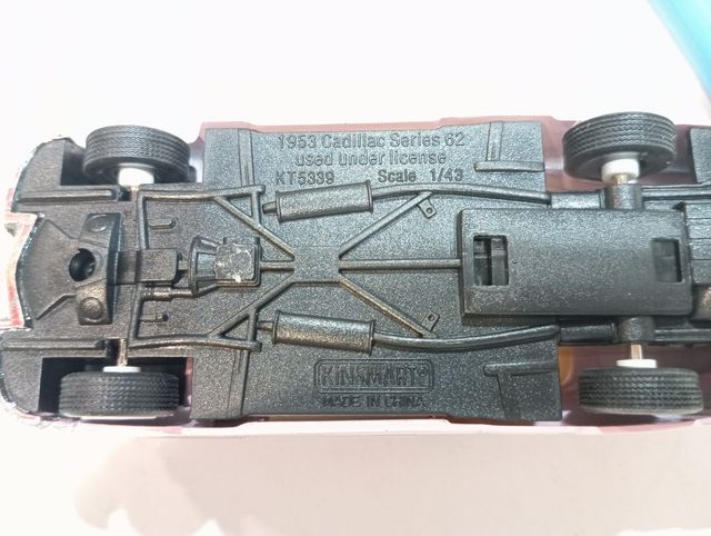 Cadillac  series 62 de 1953  a escala 1:43