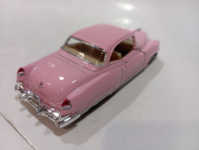 Cadillac  series 62 de 1953  a escala 1:43
