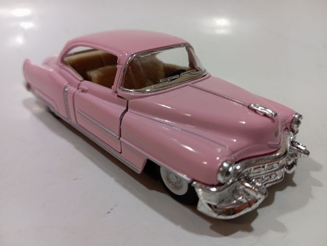 Cadillac  series 62 de 1953  a escala 1:43