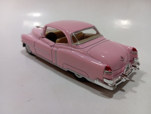 Cadillac  series 62 de 1953  a escala 1:43