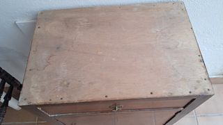 Mesita noche madera marrón