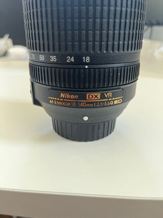 Objetivo Nikon AF-S DX NIKKOR 18-140mm