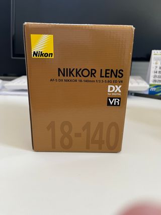 Objetivo Nikon AF-S DX NIKKOR 18-140mm