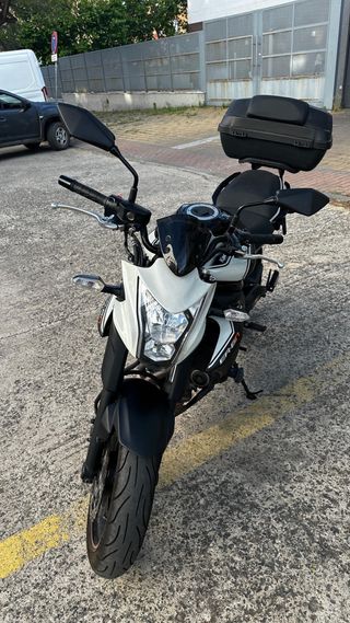 Kawasaki ER-6n: Moto en perfecto estado