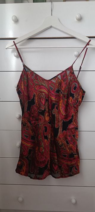 Blusa roja y negra de tirantes