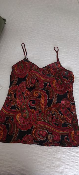 Blusa roja y negra de tirantes