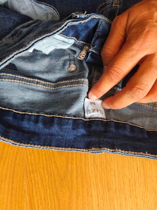 Vaqueros rotos con parches - Talla M