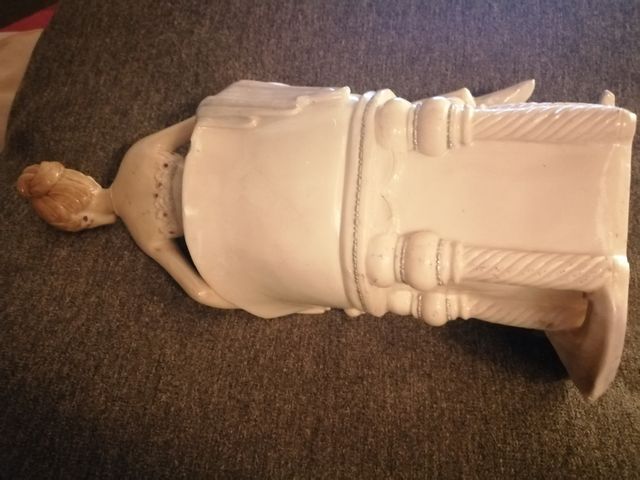 Statuetta donna anni '40 vintage alta circa 30 cm.