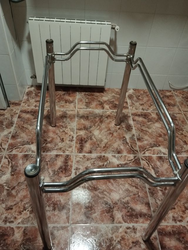 4 Sillas acero inoxidable y Madera y mesa cristal 