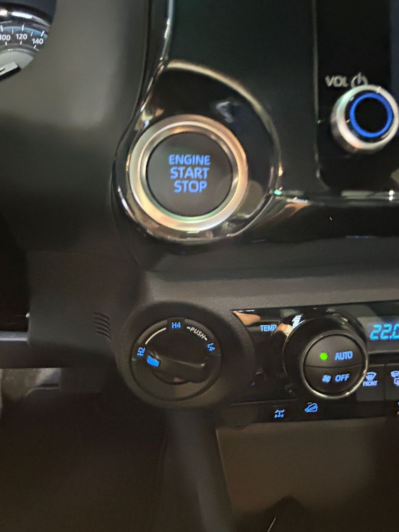 Toyota Hilux 2025, foto 22