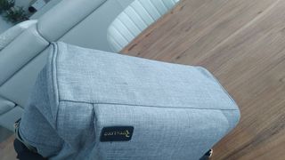 Bolso maternidad gris de Ruvalino con cambiador