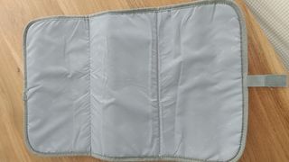 Bolso maternidad gris de Ruvalino con cambiador